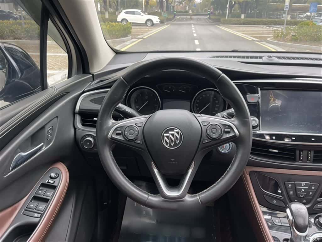 Buick Envision Plus, 2021 3
