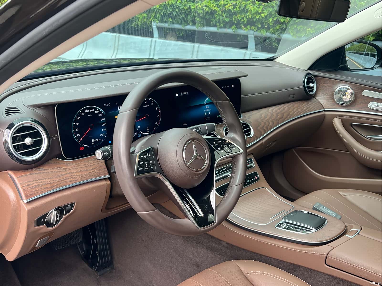 Mercedes-Benz E-Class, 2023 10