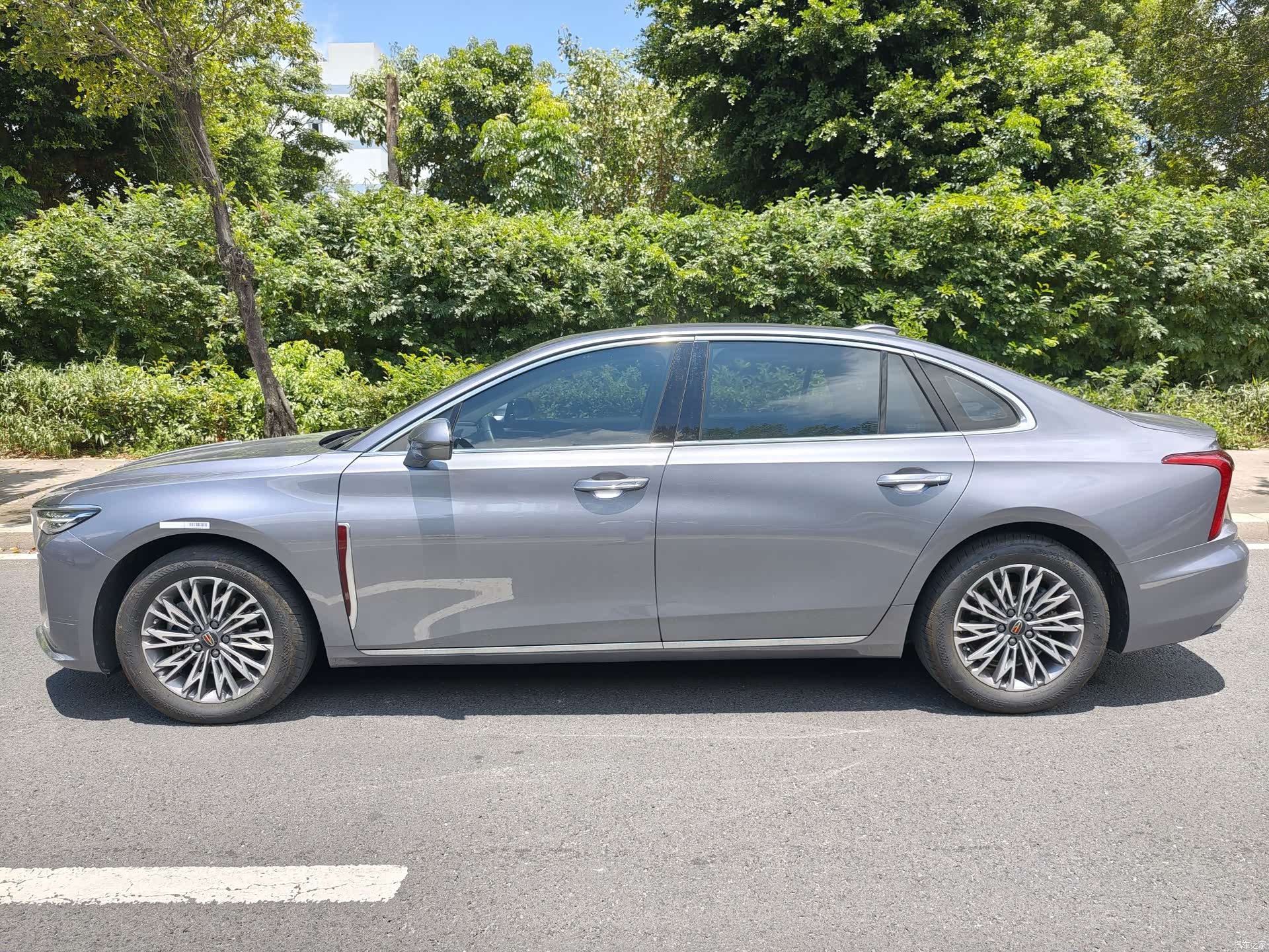 Hongqi H5, 2024 все фото