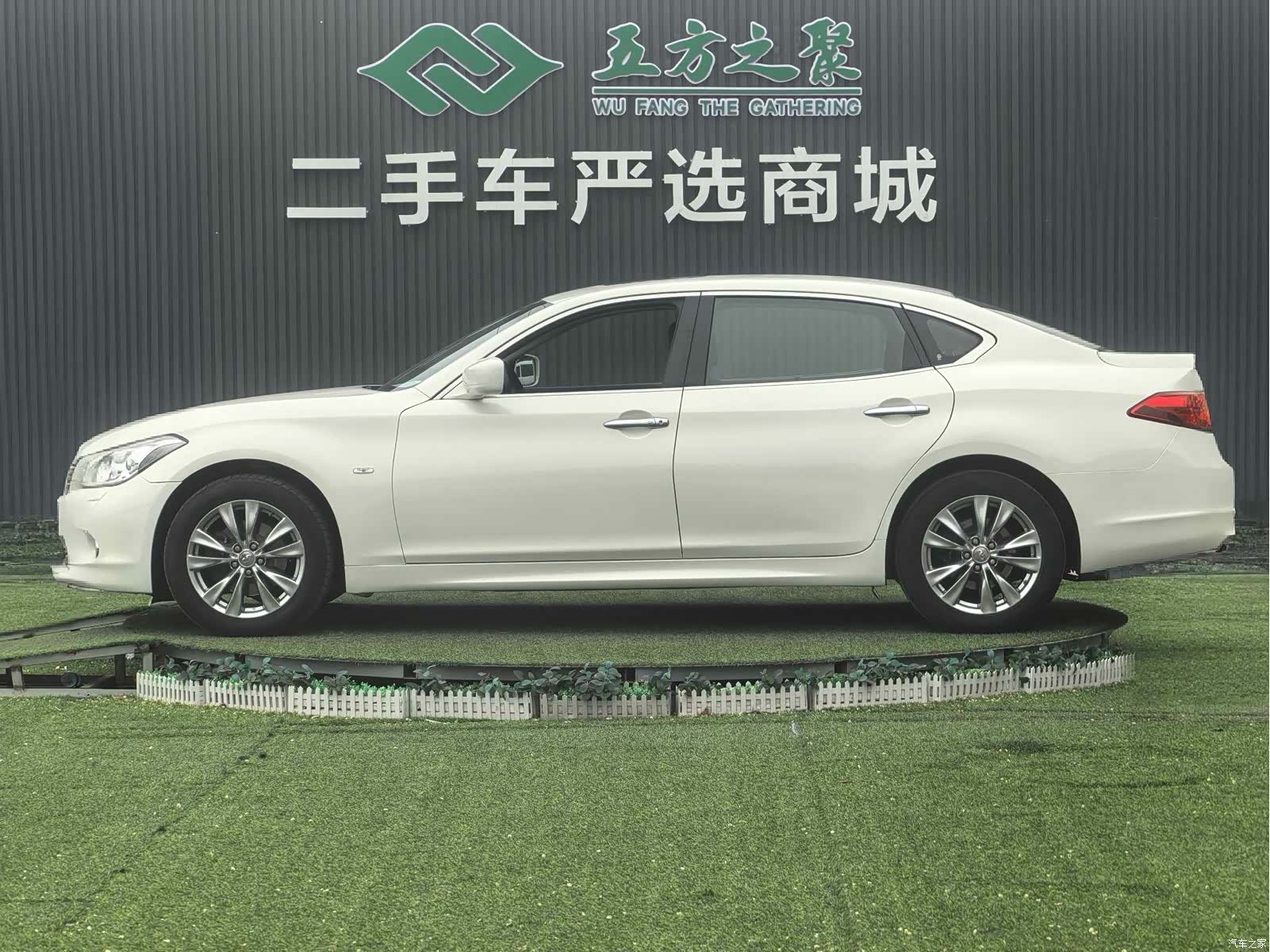 Infiniti M25L, 2013 20
