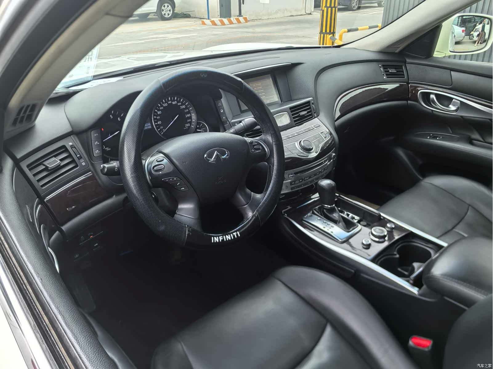Infiniti M25L, 2013 8