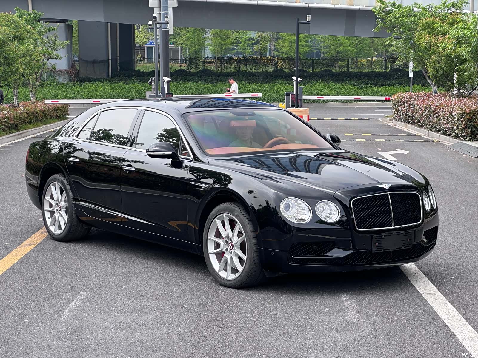 Bentley Flying Spur, 2019 4