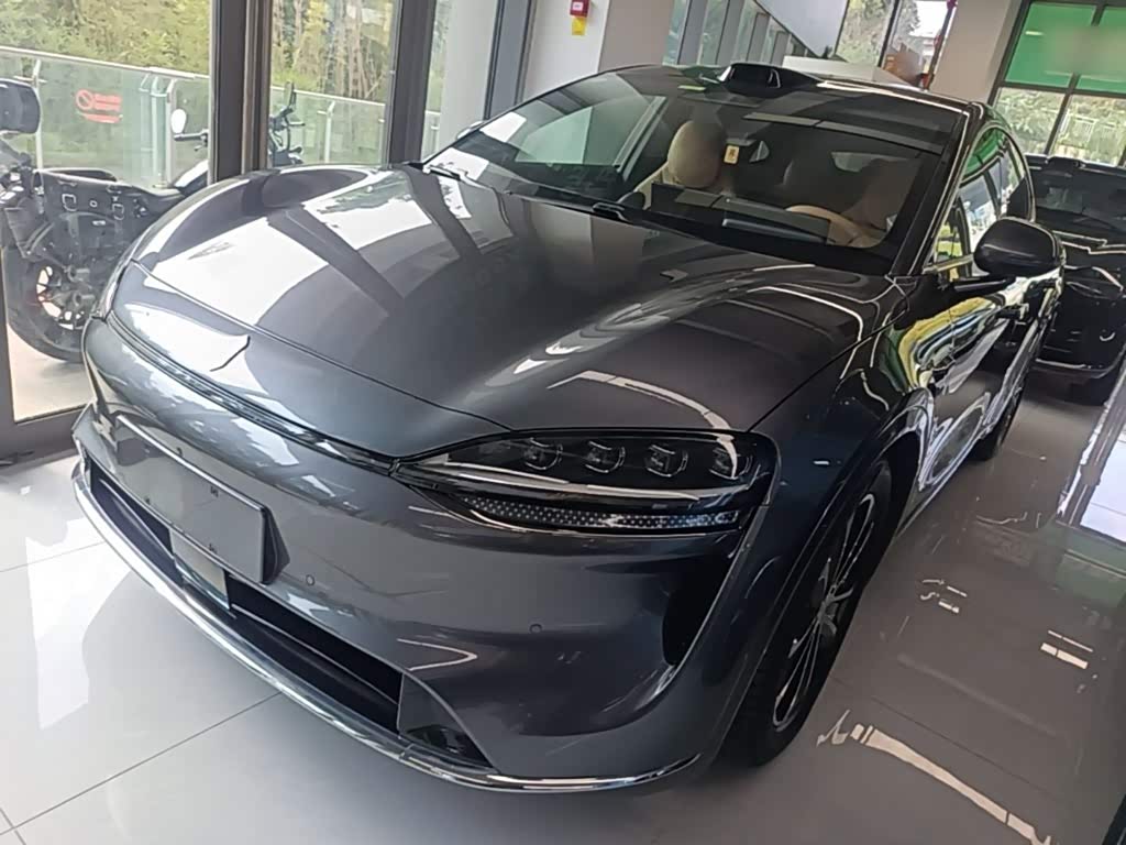 Luxeed R7