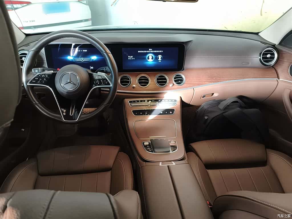 Mercedes-Benz E-Class, 2023 11