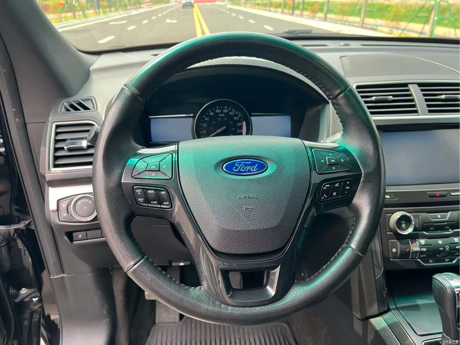 Ford Explorer, 2015 15