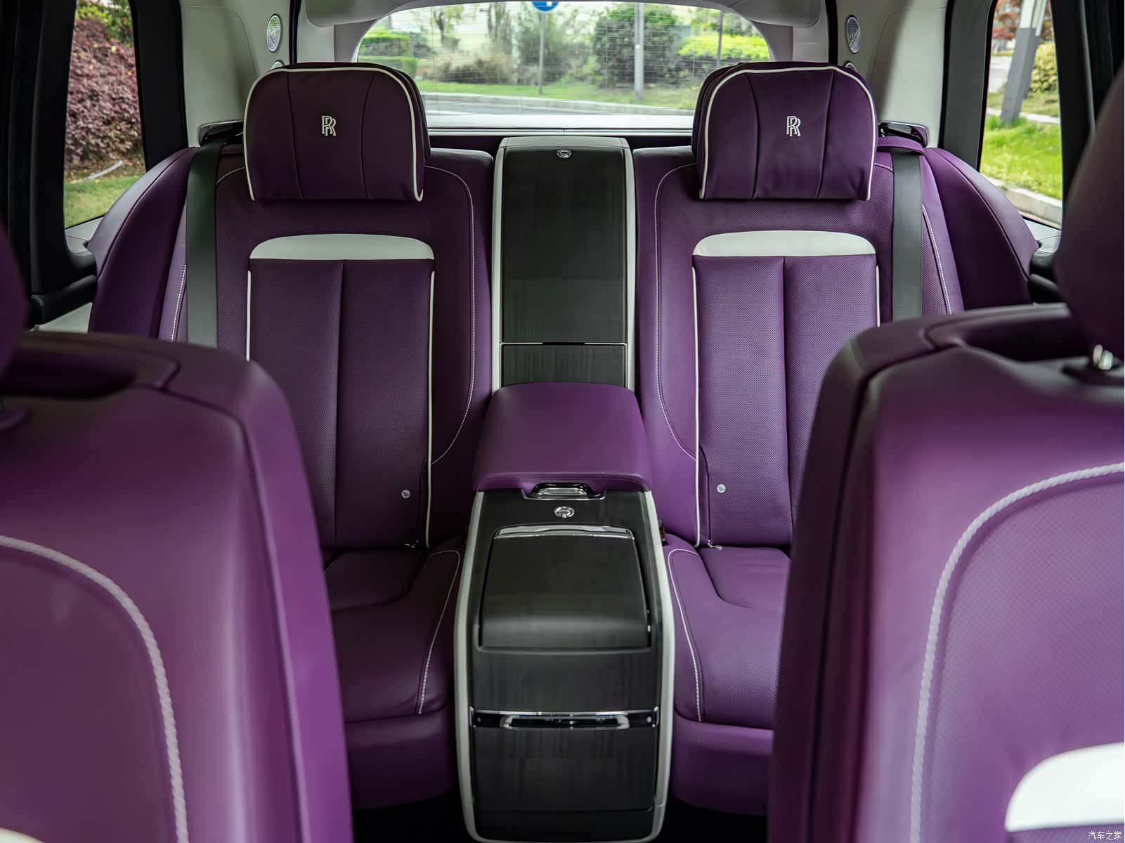 Rolls-Royce Cullinan, 2022 14