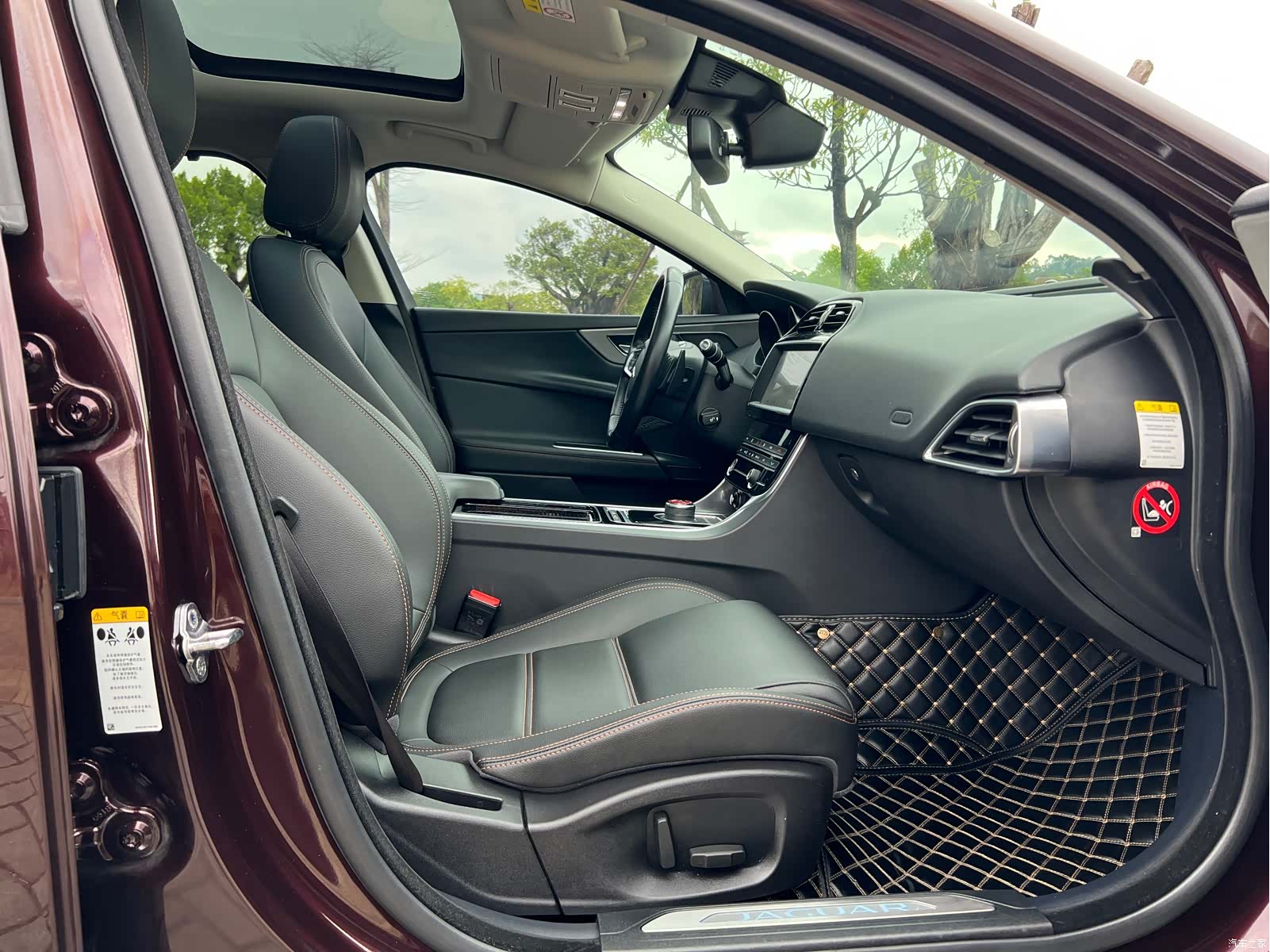 Land Rover XEL, 2019 17