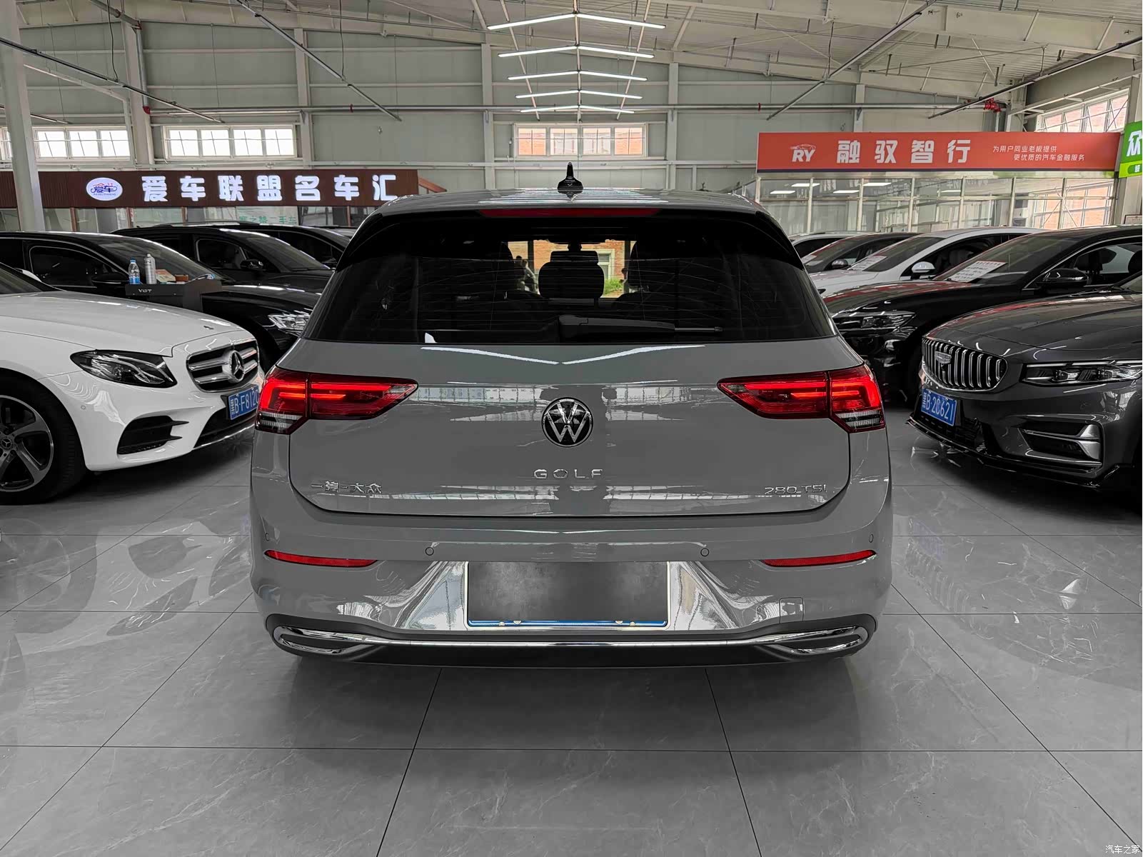 Volkswagen Golf, 2023 все фото