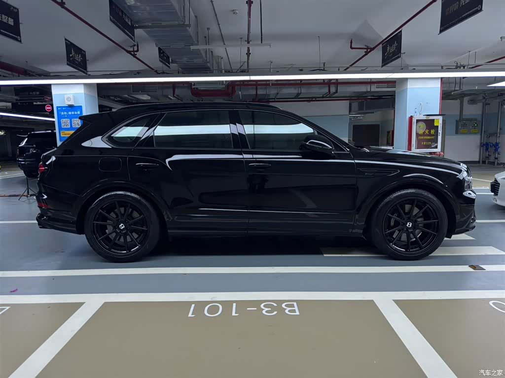 Bentley Bentayga, 2021 8