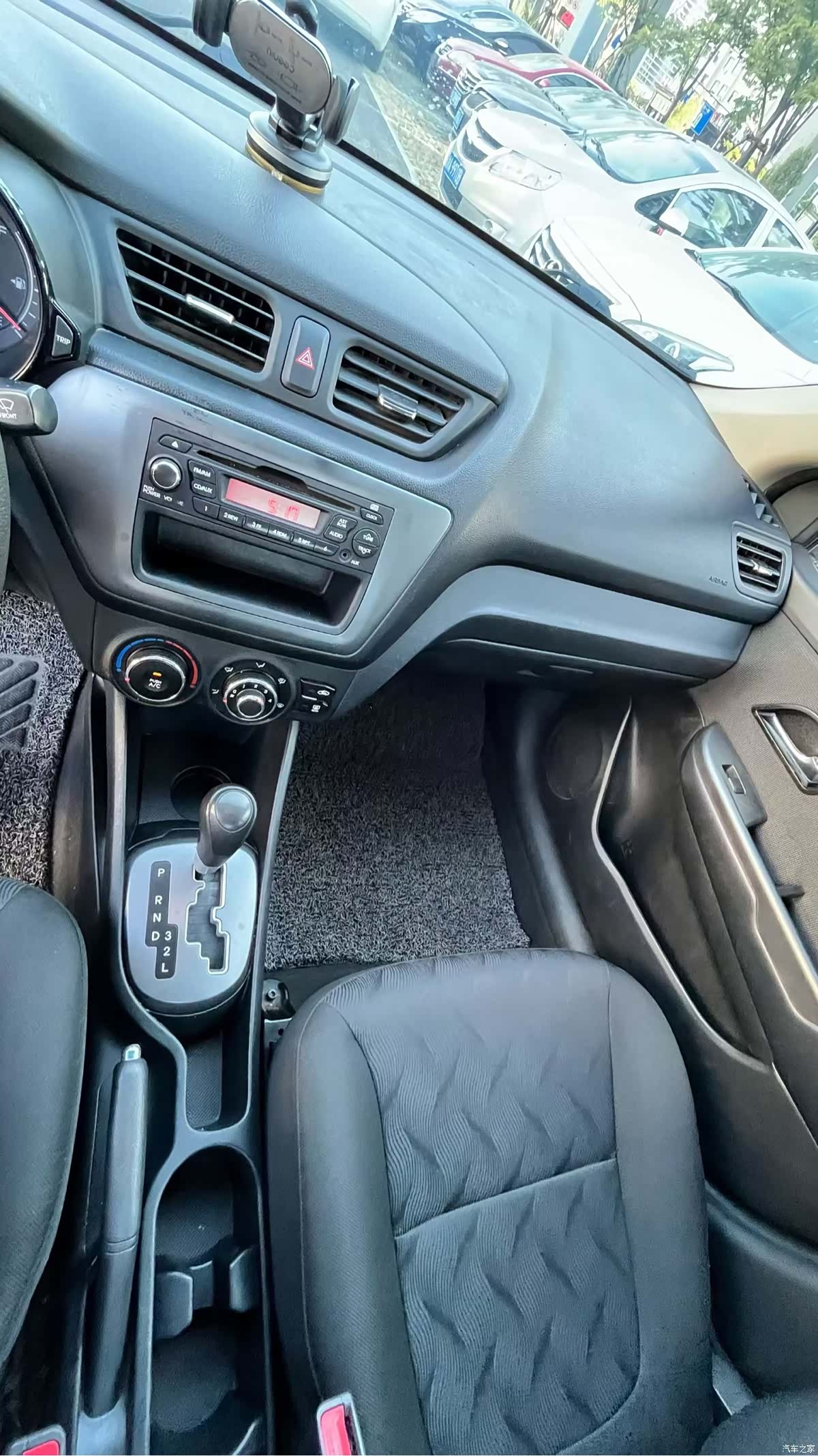 Kia K2, 2013 4