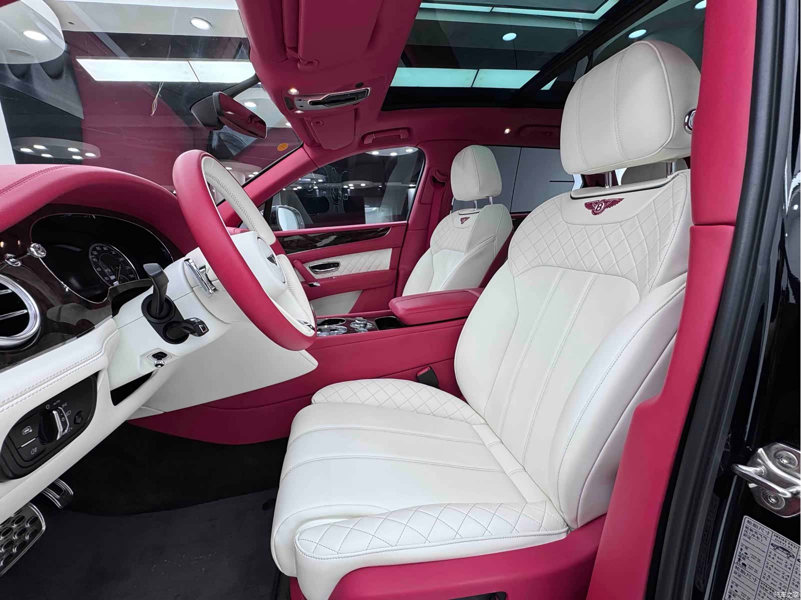 Bentley Bentayga, 2017 35