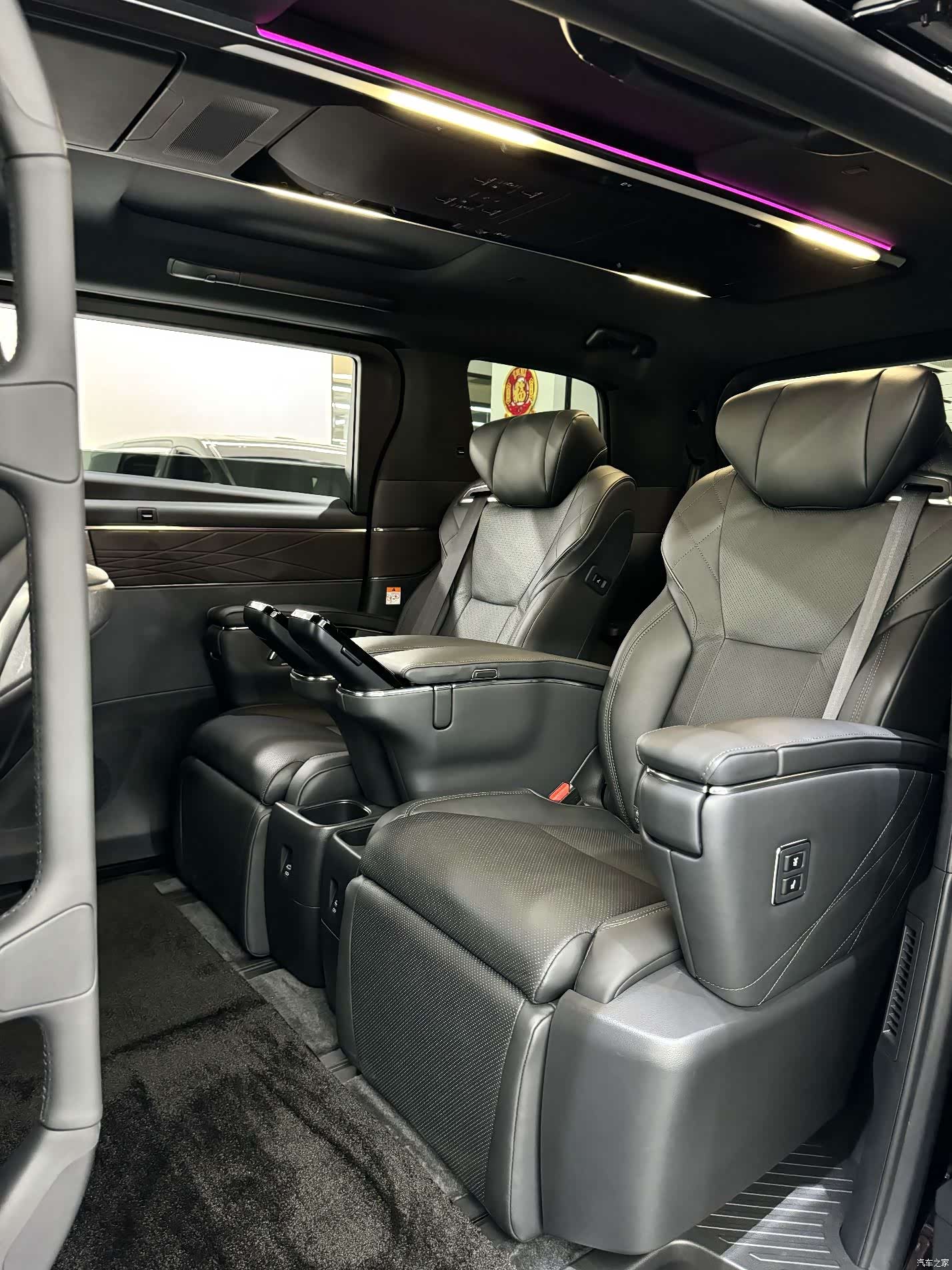 Toyota Vellfire, 2025 15