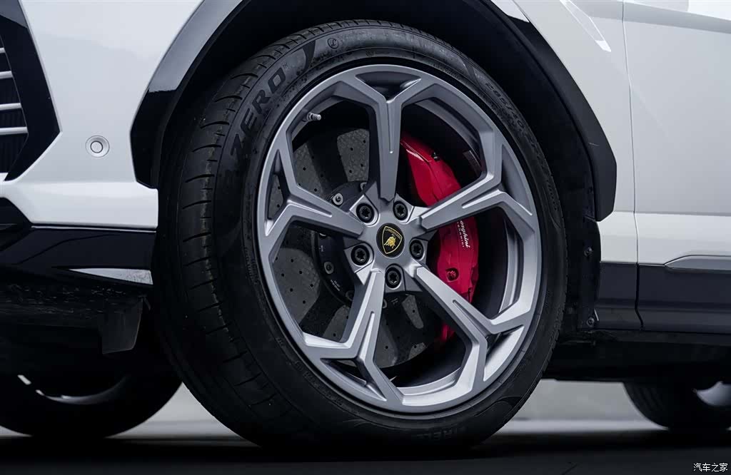 Lamborghini Urus, 2019 10