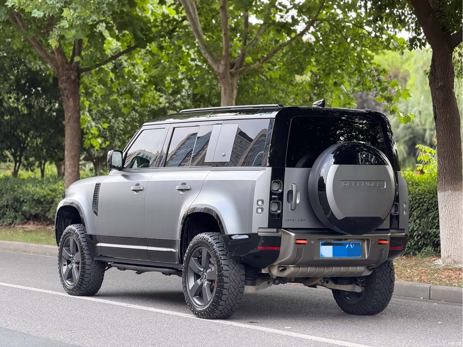 Land Rover Defender, 2023 все фото