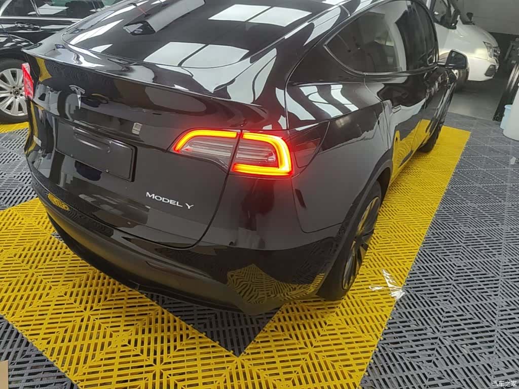 Tesla Model Y, 2024 8