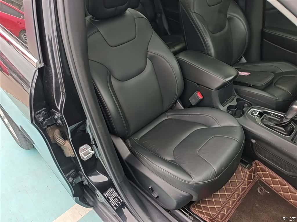 Jeep Cherokee, 2019 25