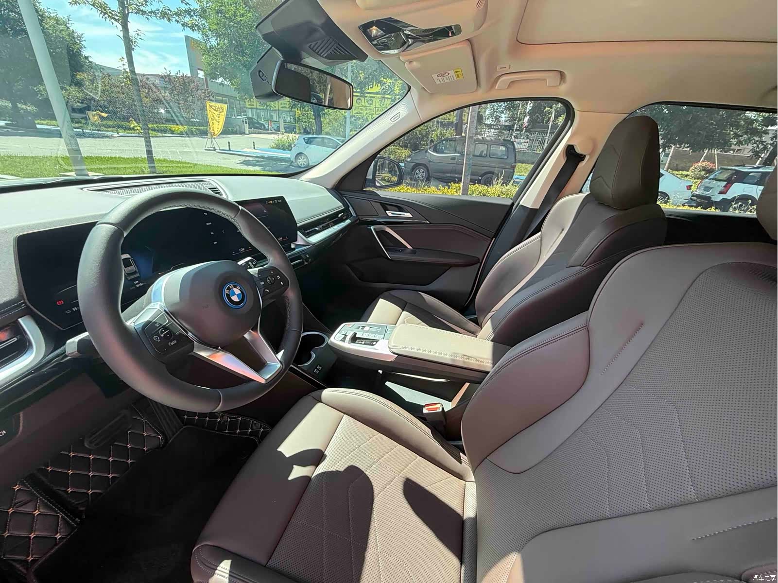 BMW iX1, 2024 11
