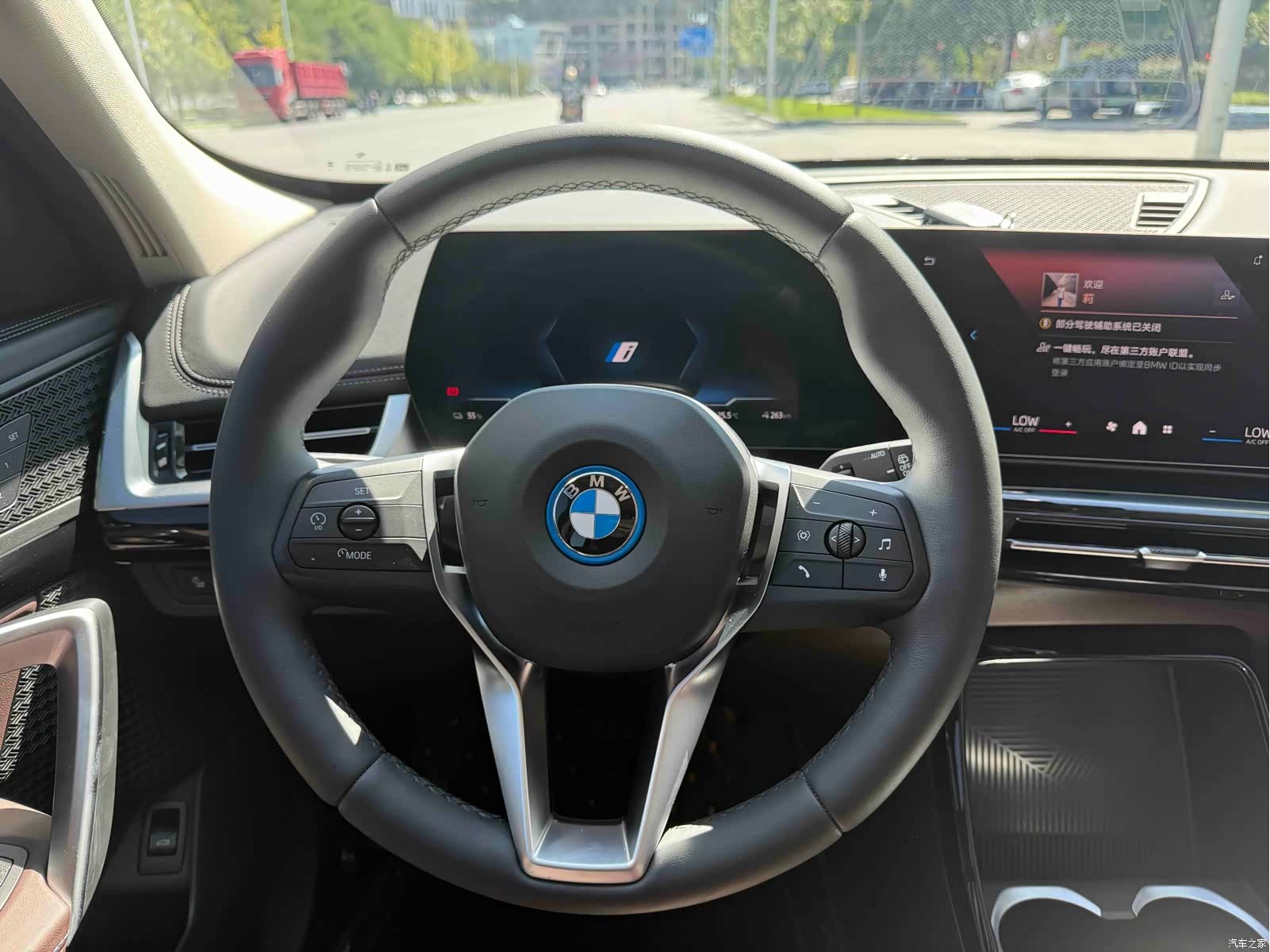 BMW iX1, 2024 все фото