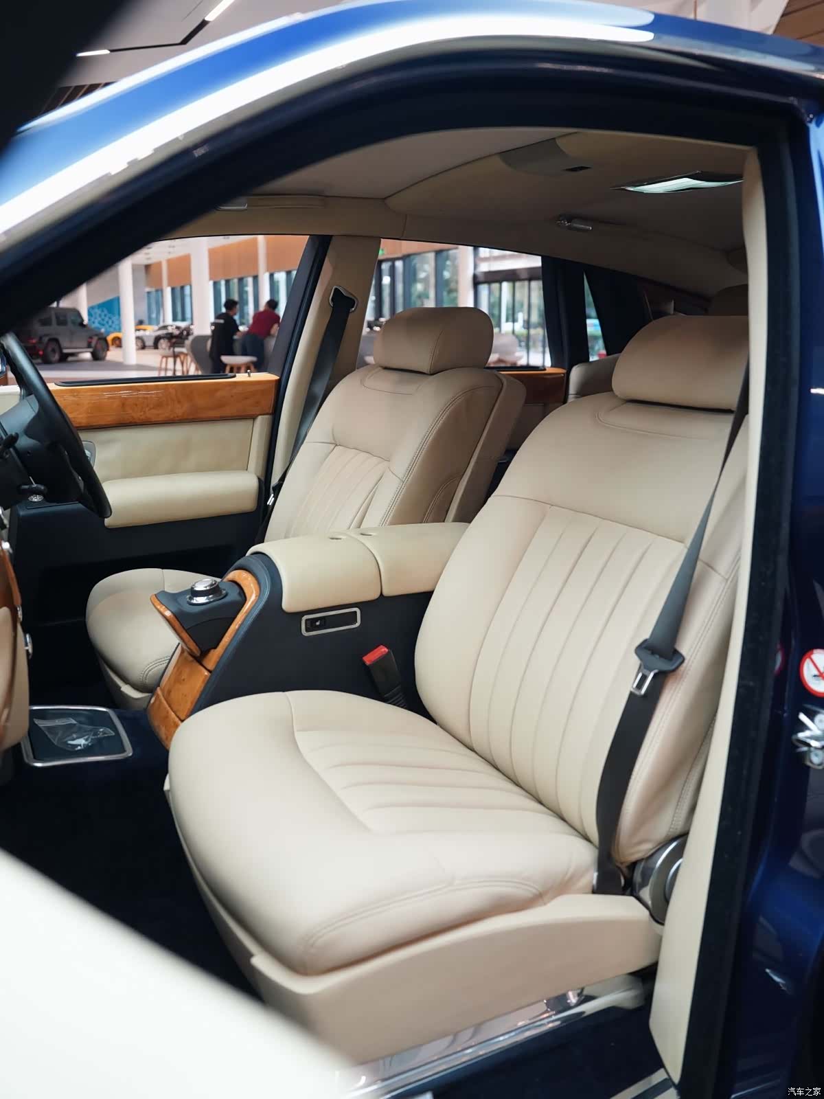 Rolls-Royce Phantom, 2004 8