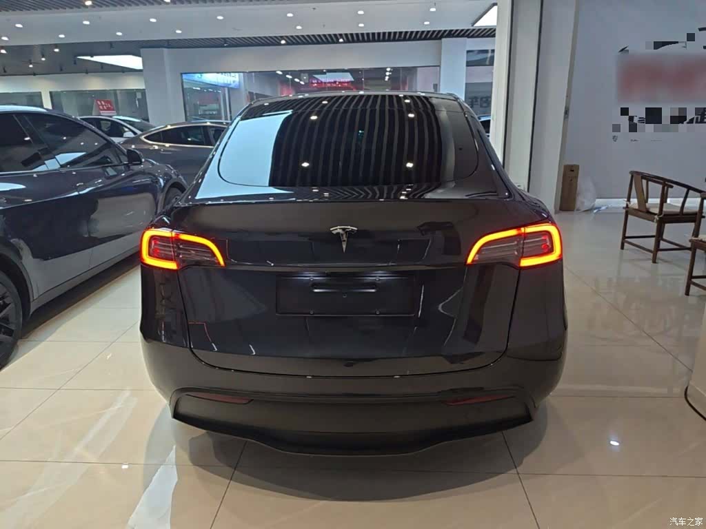 Tesla Model Y, 2024 6