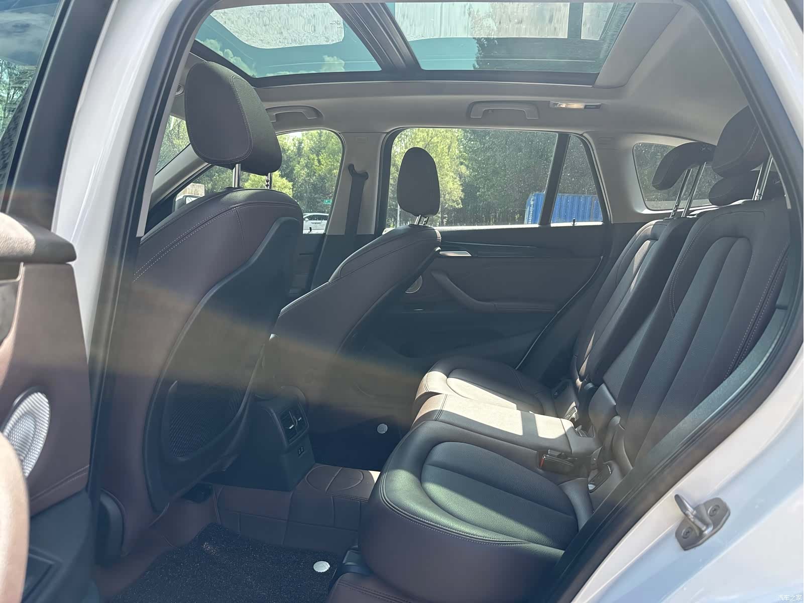 BMW X1, 2022 все фото