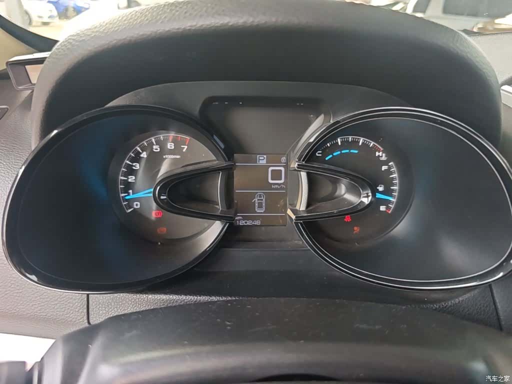 DongFeng AX7, 2015 12
