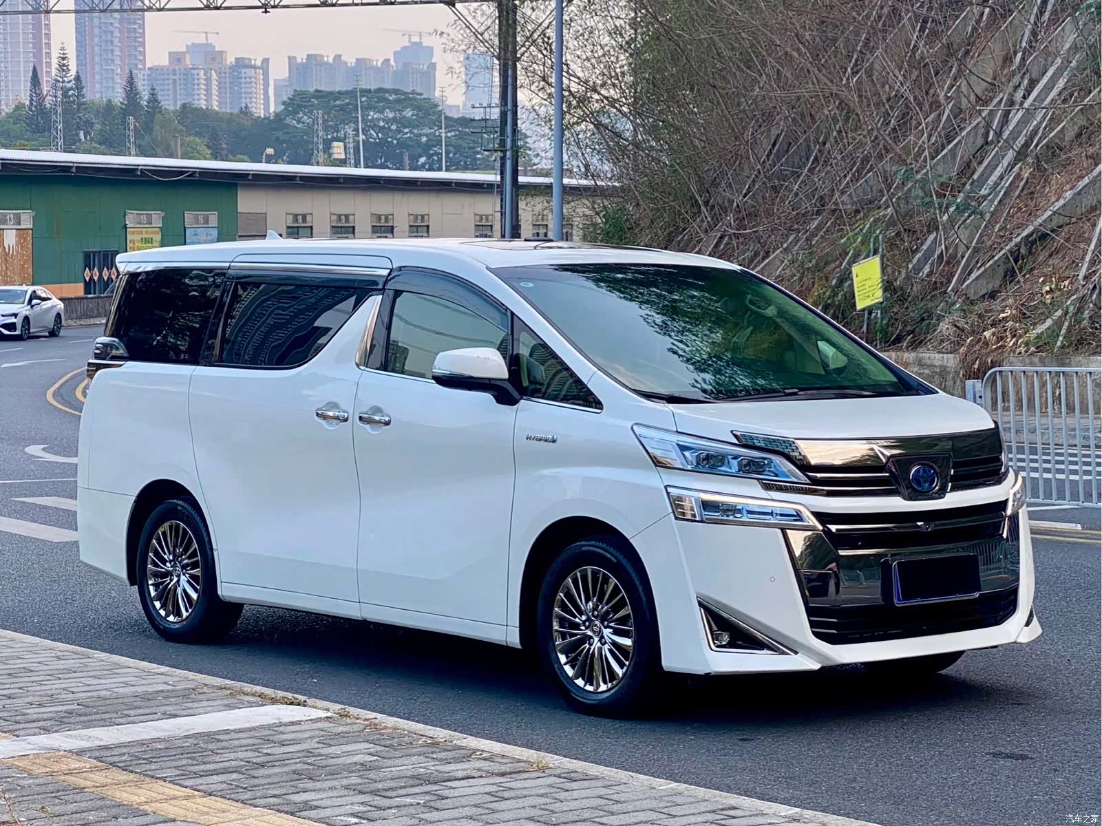 Toyota Vellfire, 2020 3