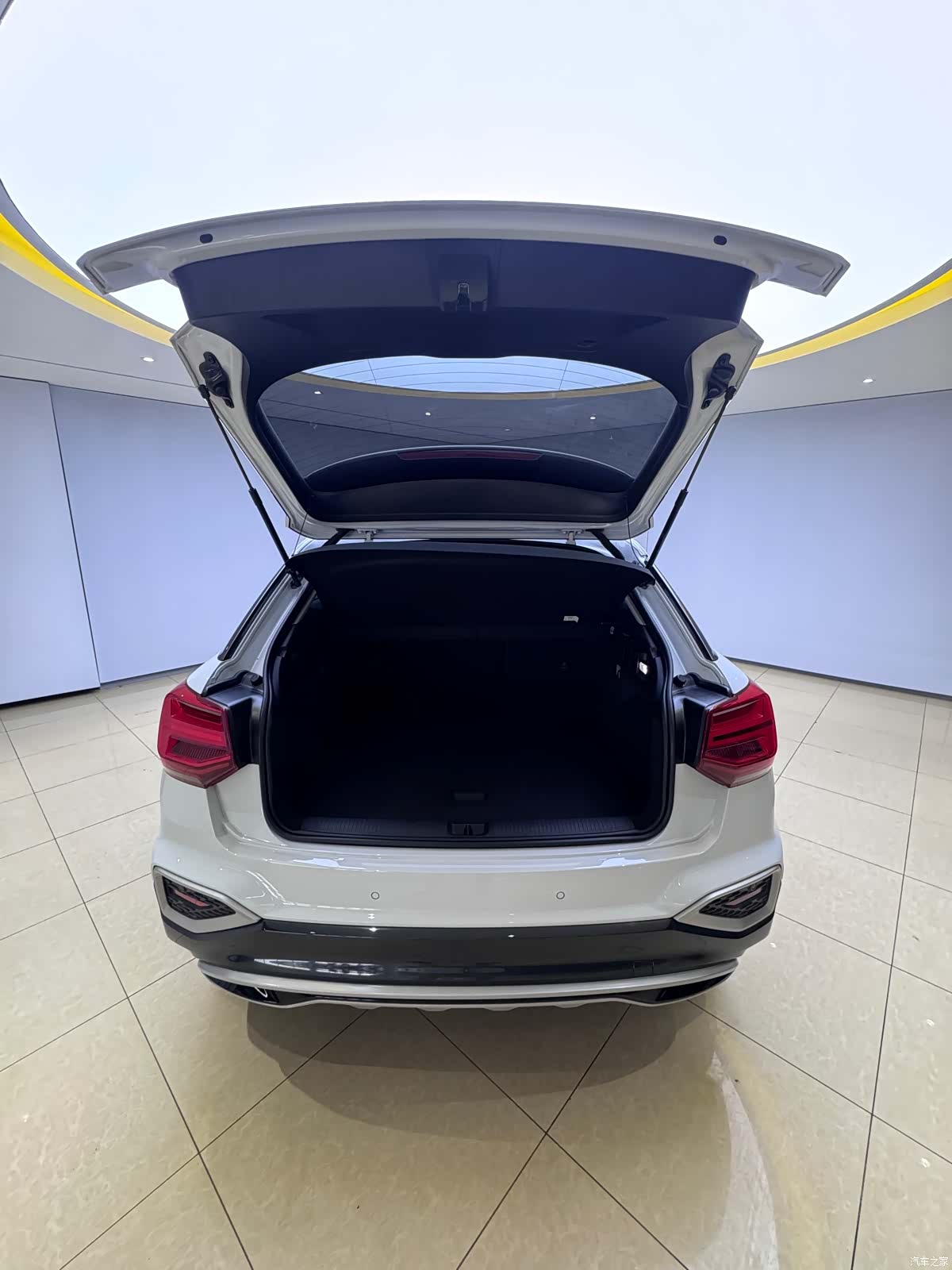 Audi Q2L, 2022 7