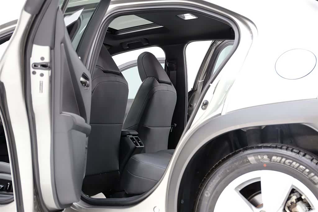 Lexus UX, 2022 6