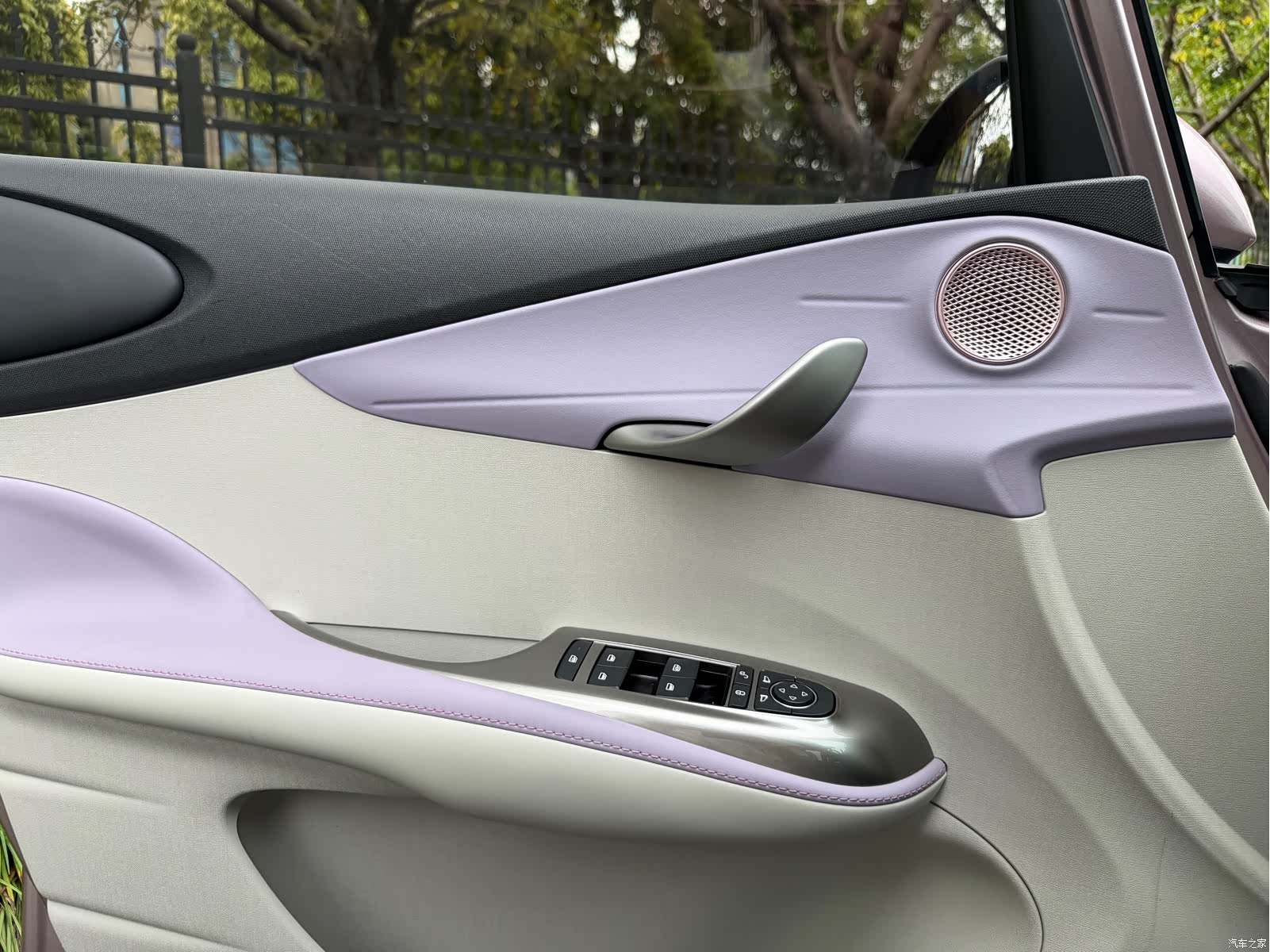 BYD Dolphin, 2022 13