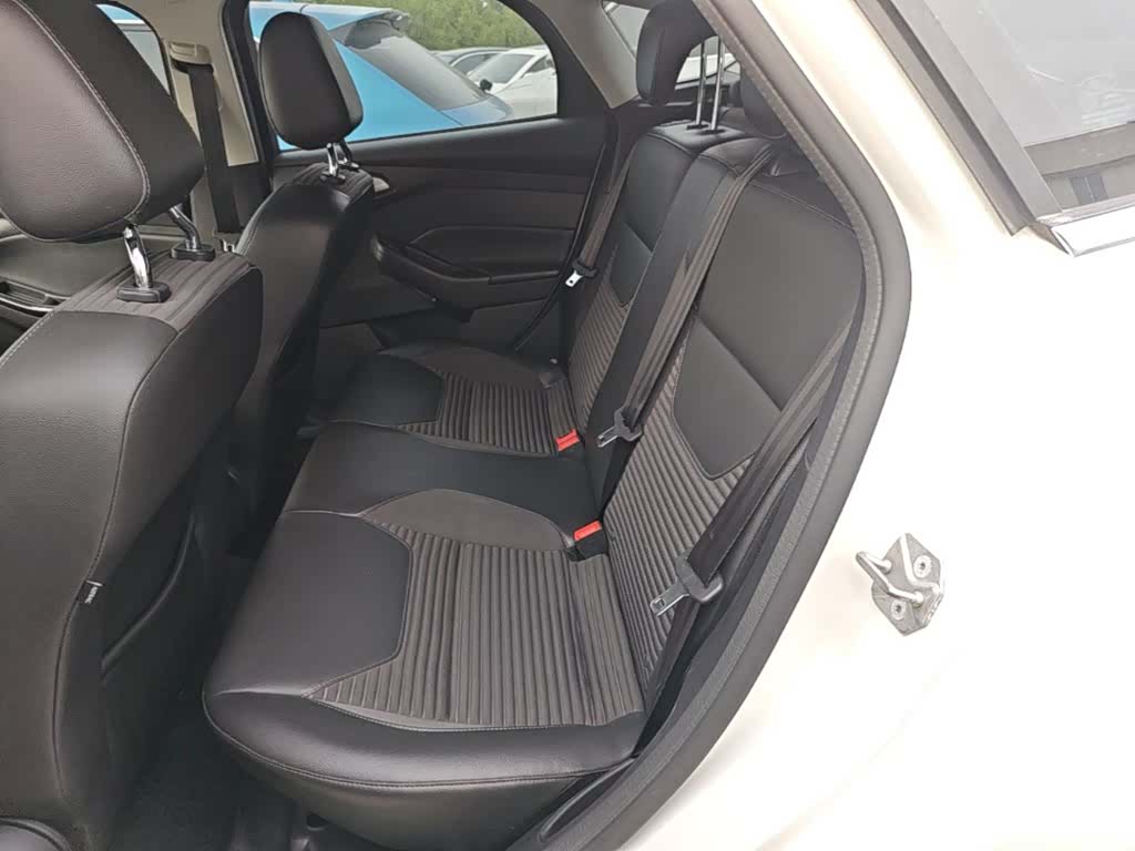 Ford Focus, 2019 13