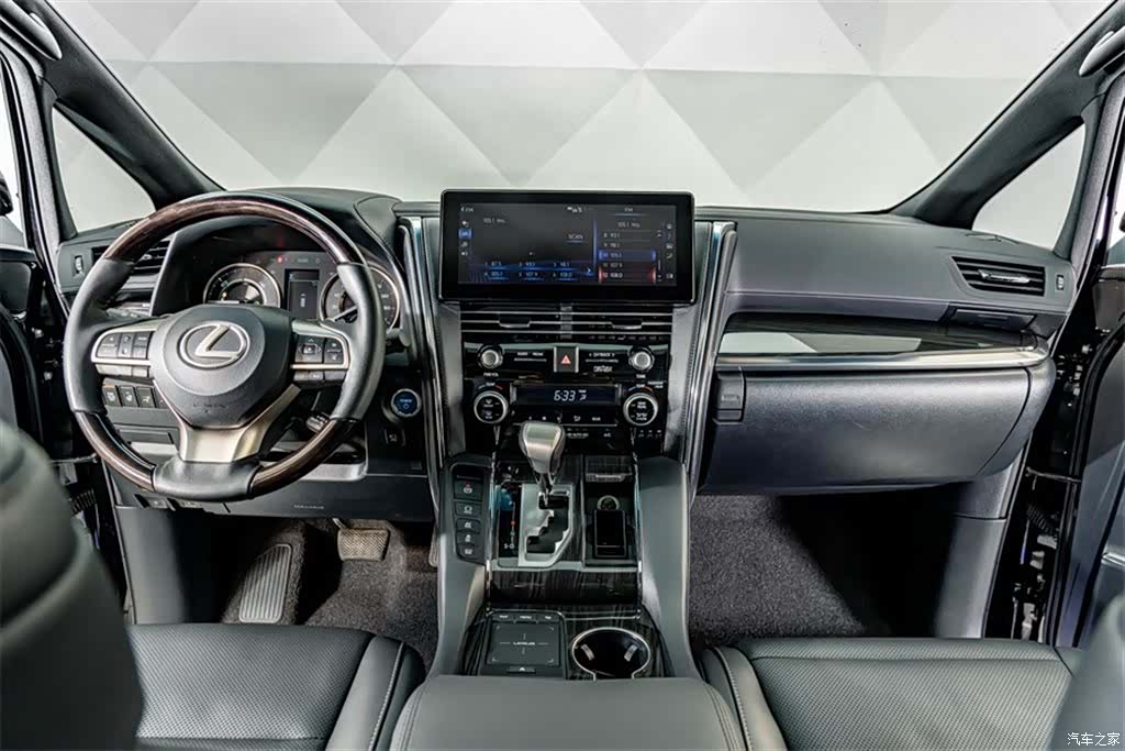 Lexus LM, 2023 13