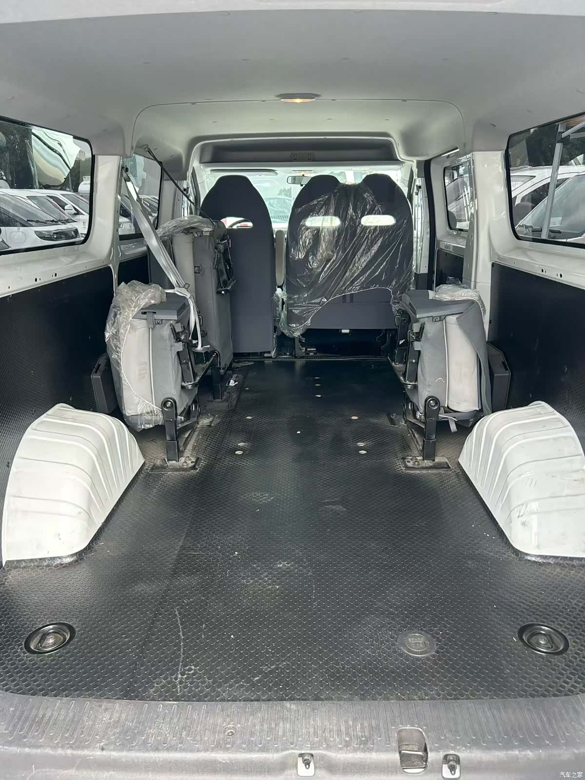 Maxus V1, 2025 4