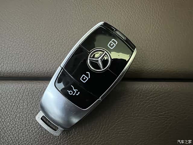 Mercedes-Benz E-Class, 2022 13