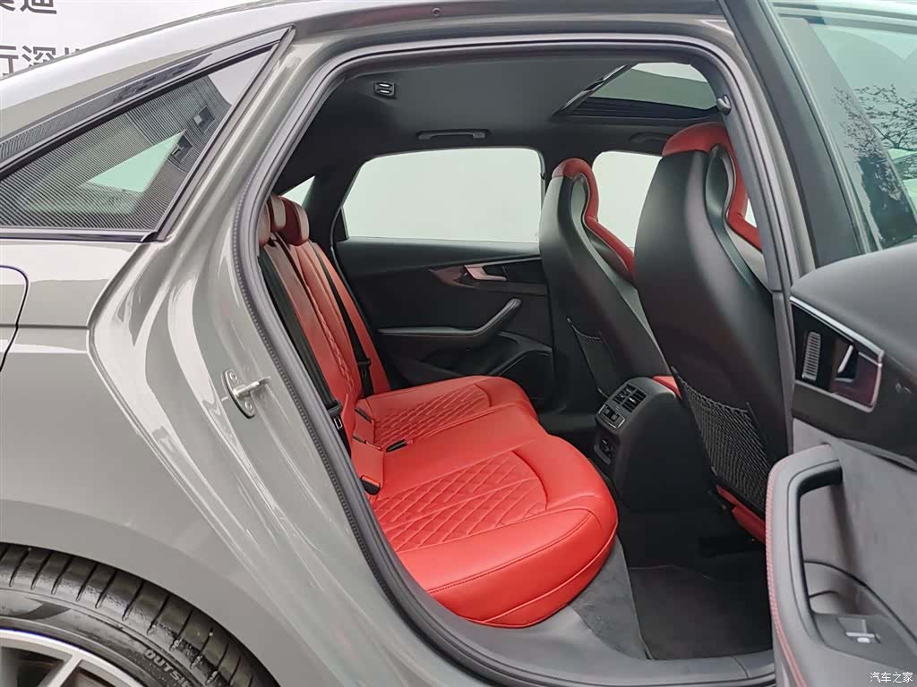 Audi S4, 1900 11