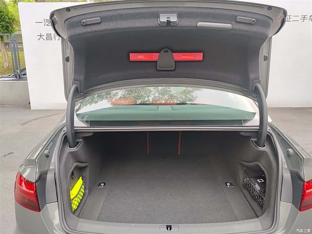 Audi S4, 1900 9
