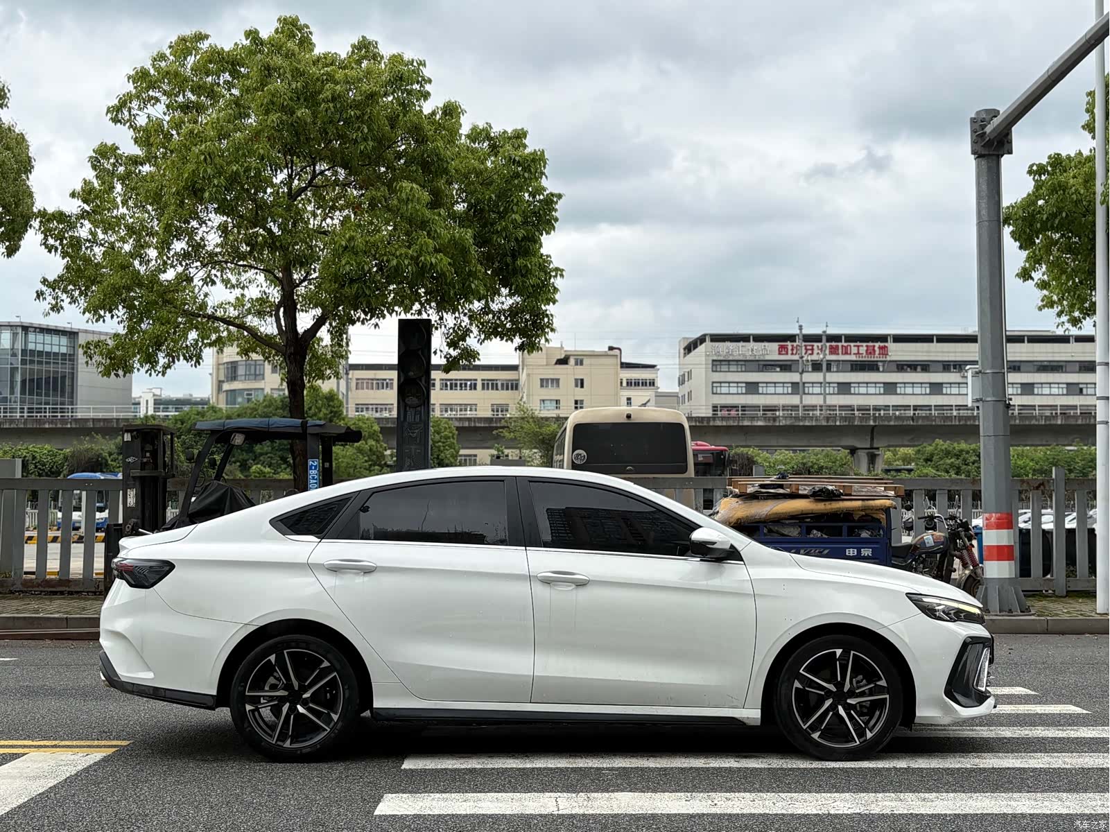 Geely Binray, 2023 4