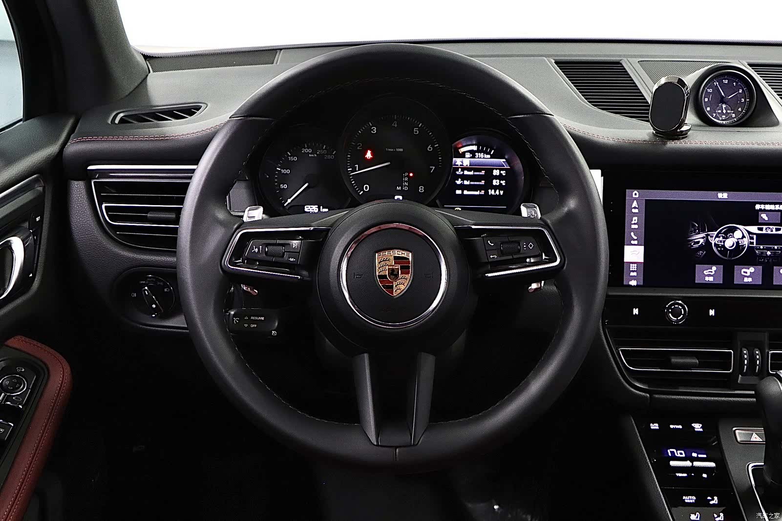 Porsche Macan, 2022 10