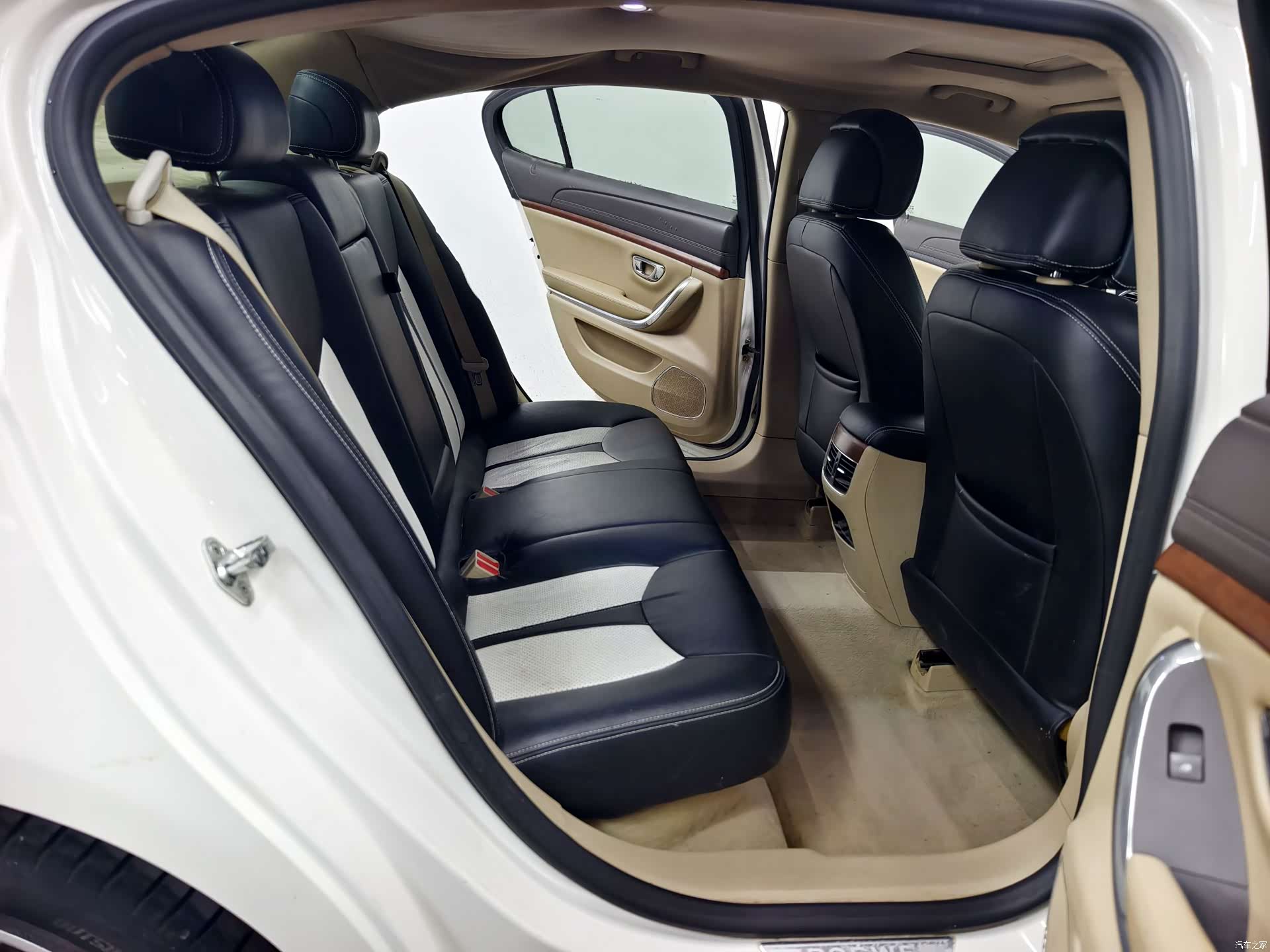 Roewe 950, 2013 16