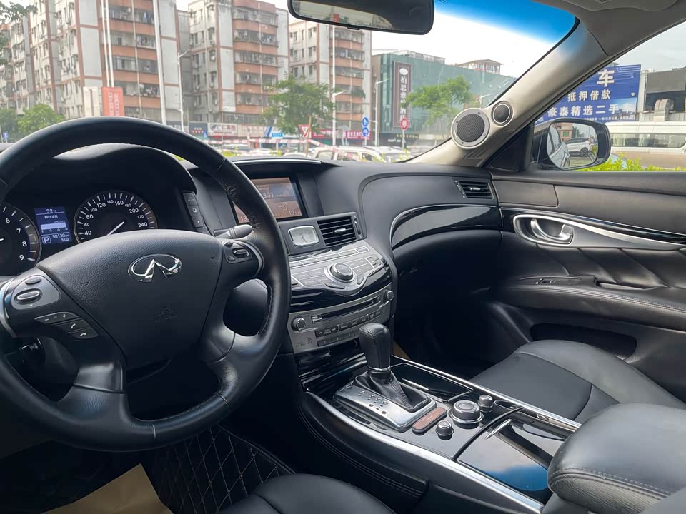 Infiniti Q70 Infiniti Q70