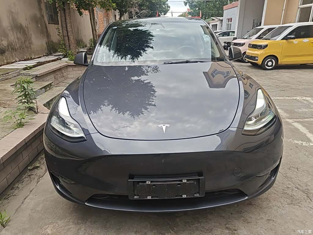 Tesla Model Y, 2021 3