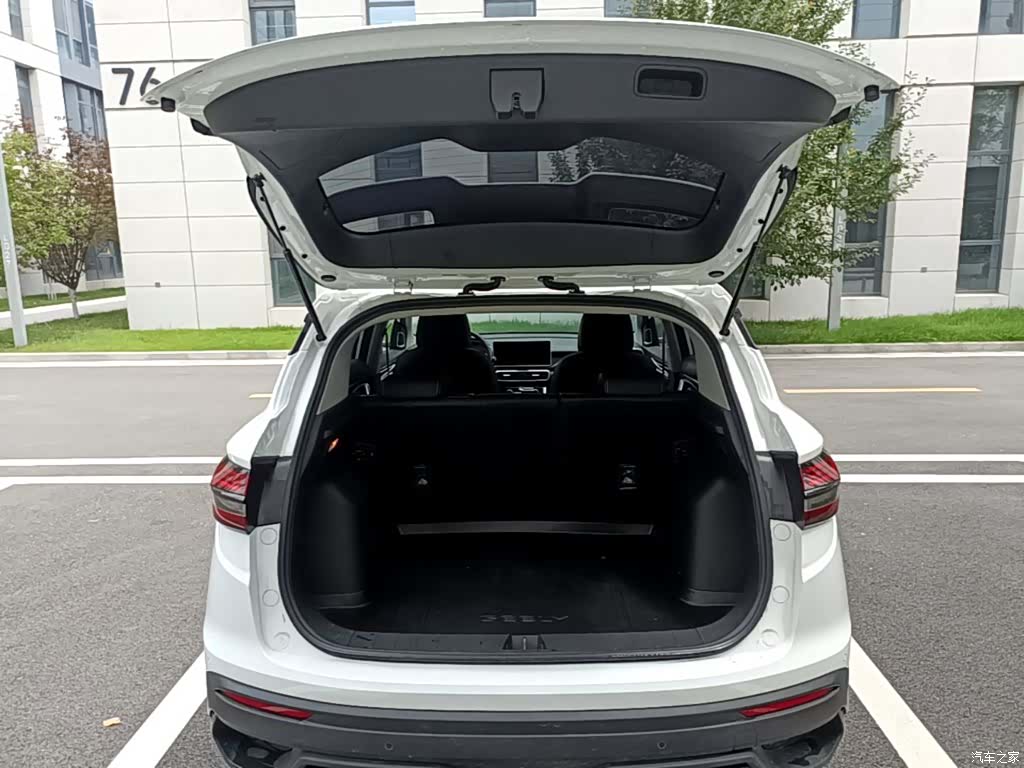 Geely Coolray, 2025 19