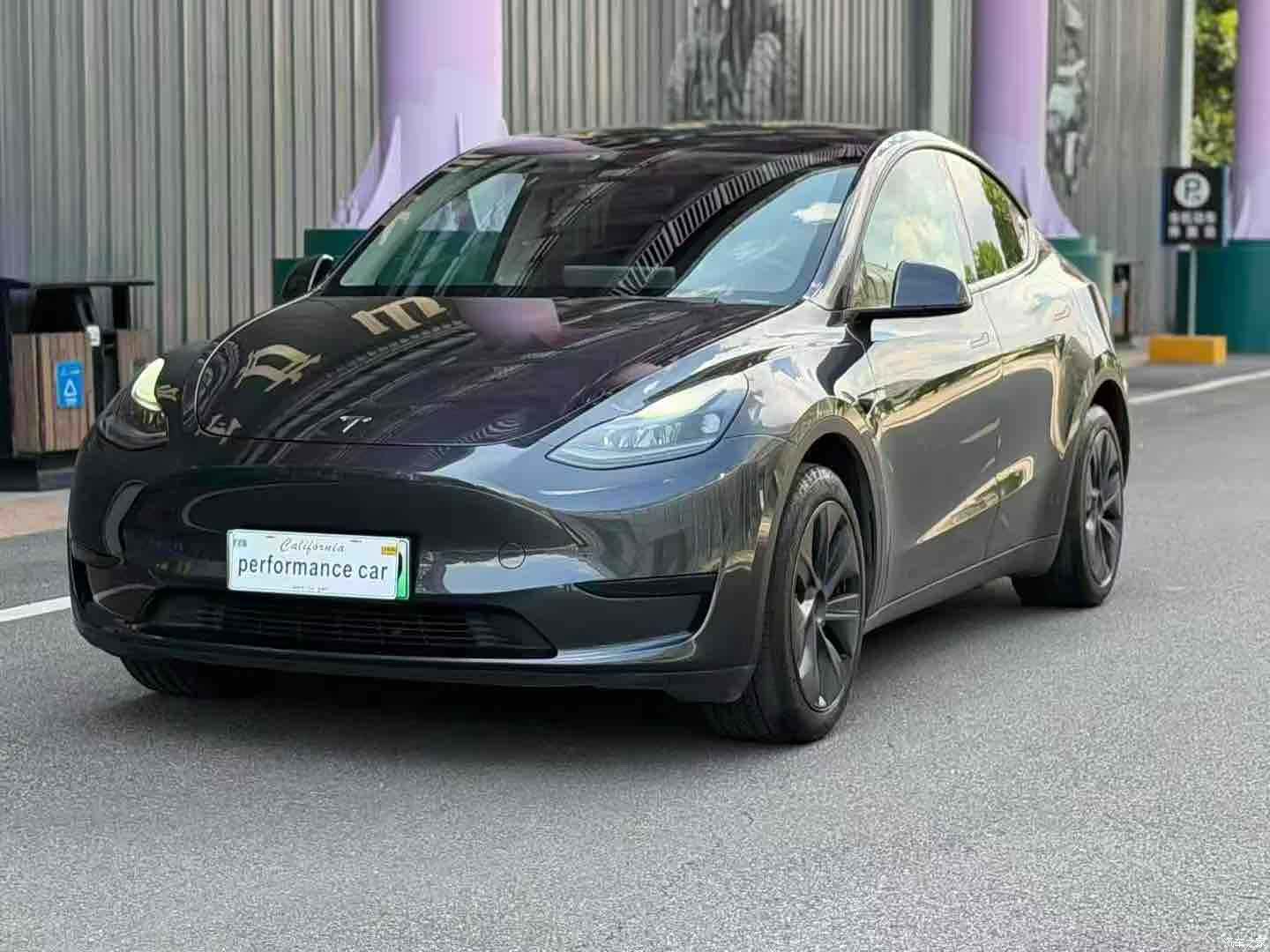 Tesla Model Y, 2024 1