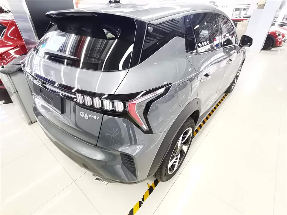 Lynk & Co 06 EM-P
