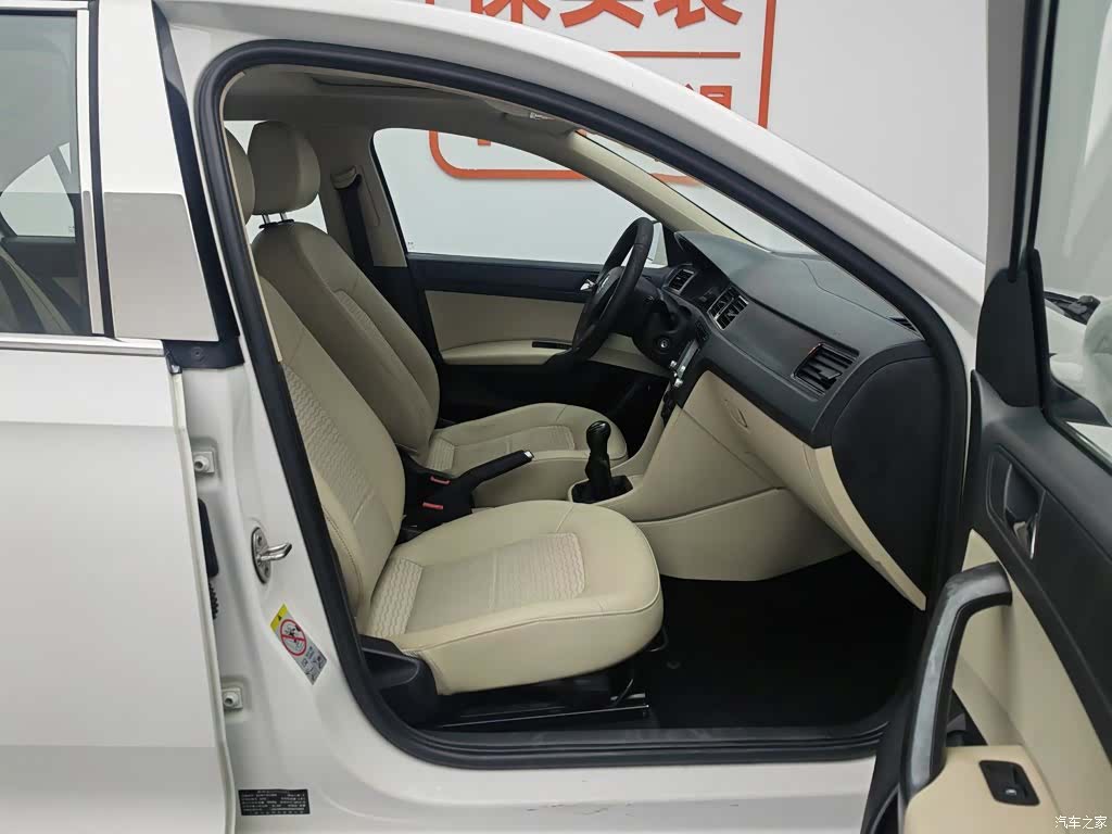 Skoda Rapid, 2015 23