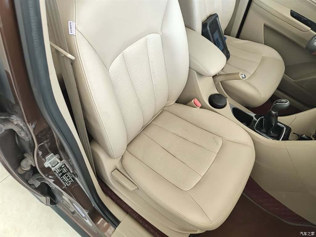 Wuling 730, 2016 25