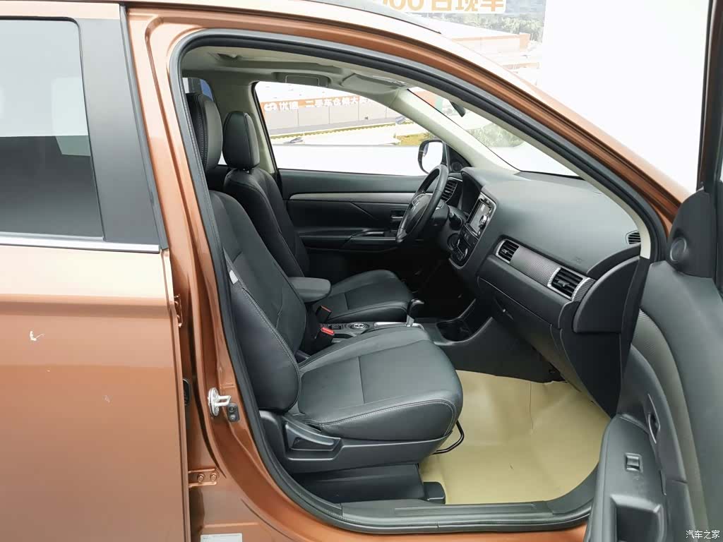 Mitsubishi Outlander, 2014 23