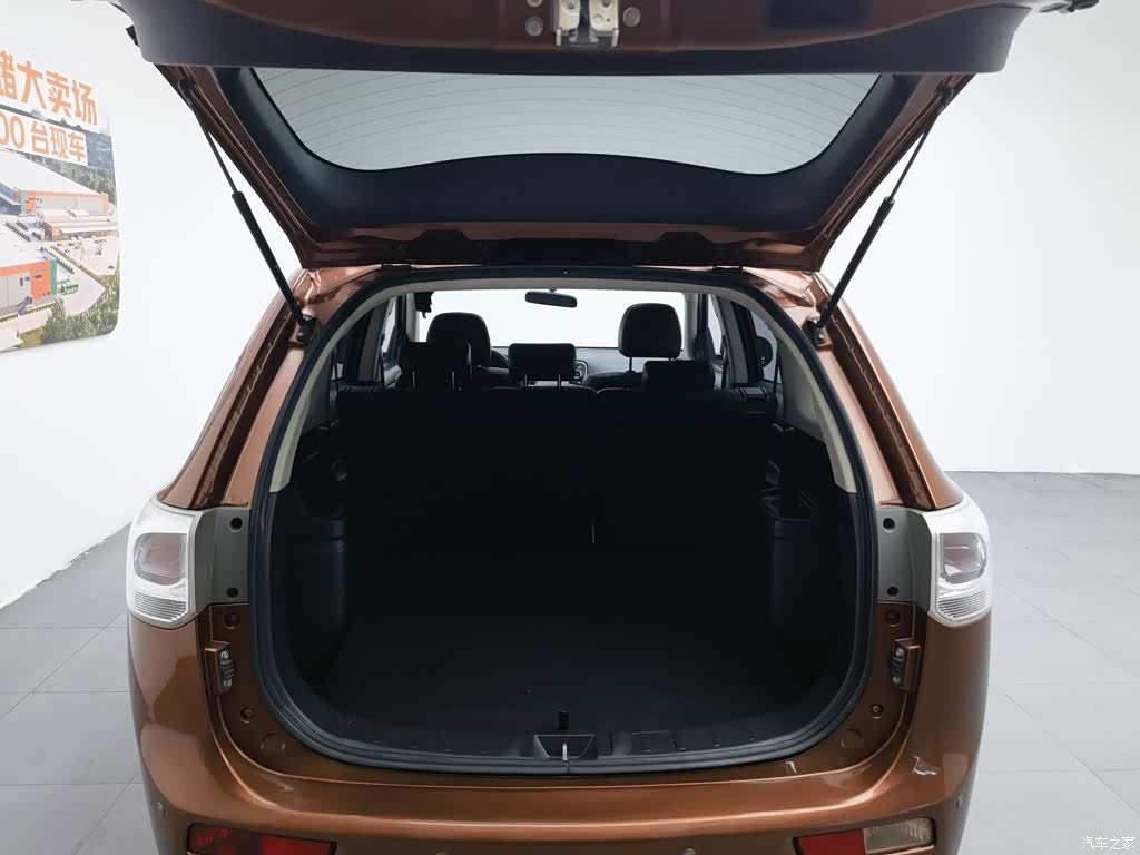 Mitsubishi Outlander, 2014 16