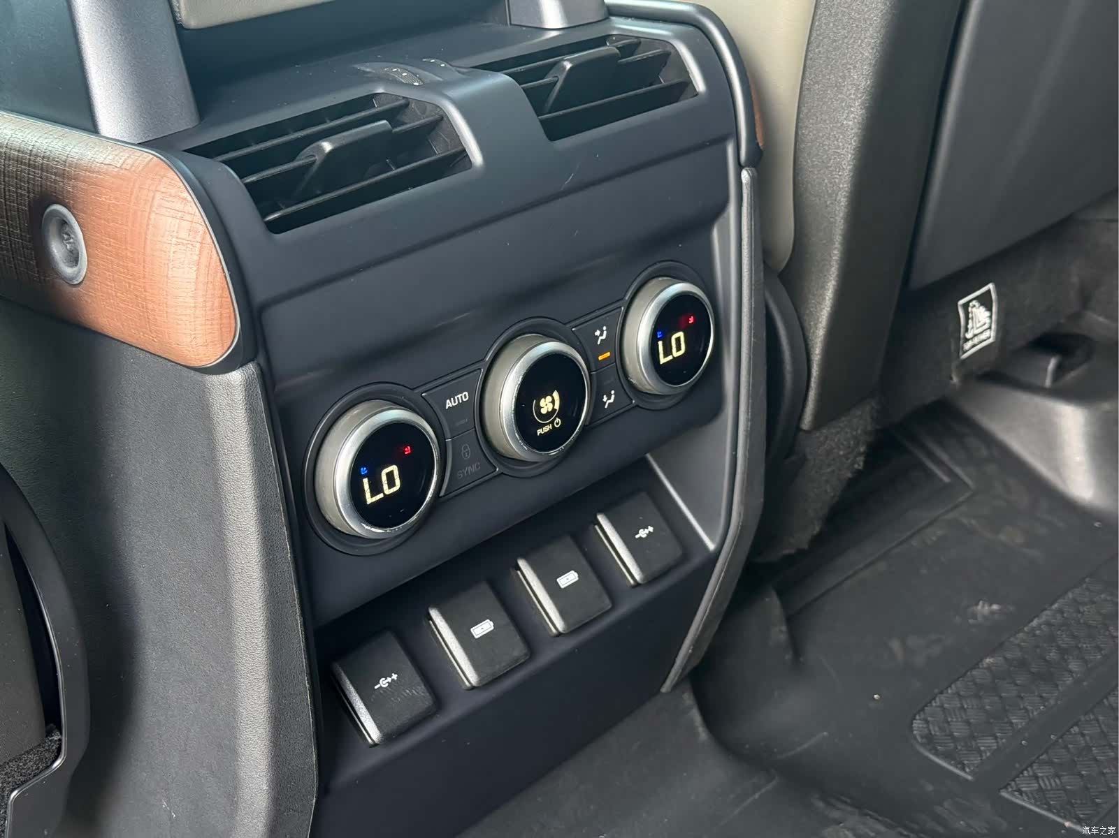 Land Rover Defender, 2020 16