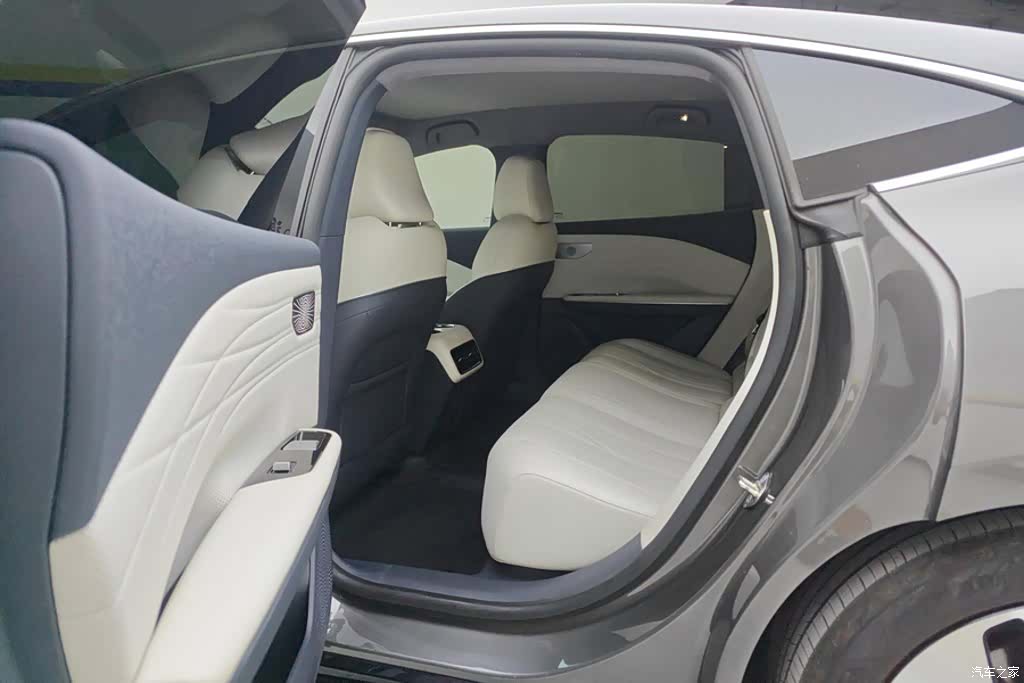Geely E8, 2024 11